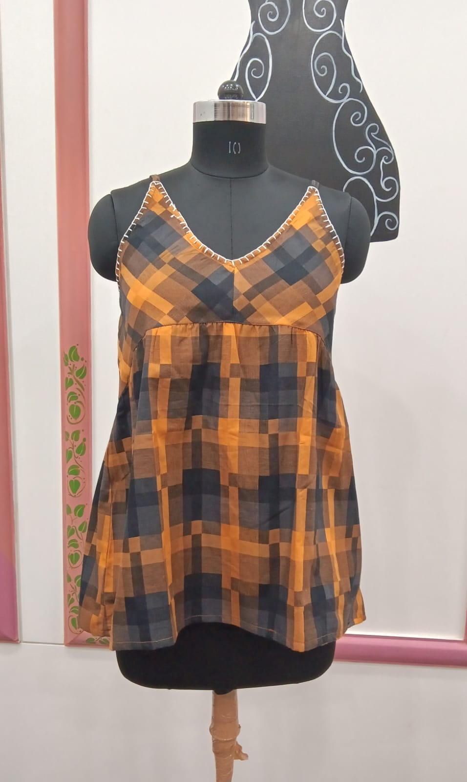 SLEEVLESS TOPS (RS 350 PER PIECE) (BUNDLE OF 5) (S,M,L,XL,XXL)